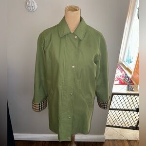 Burberry midlength trench coat size 6 light green beautiful 95% wool